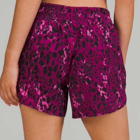 Lululemon Track That Mid-Rise Lined Short 5" Size 6 - Picture 2 of 10